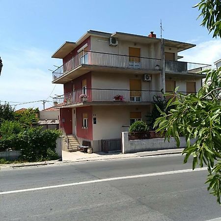 Apartments Pericic Podstrana Bagian luar foto